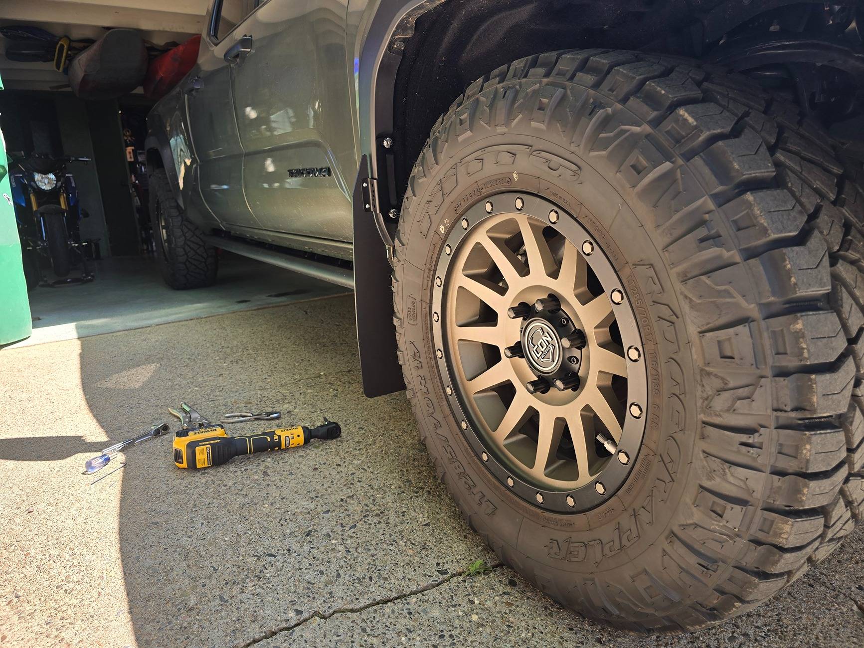 2024 Tacoma What did you do TO / WITH your 4th gen Tacoma today?! 👨‍🏭 🧰 📸 1000001917