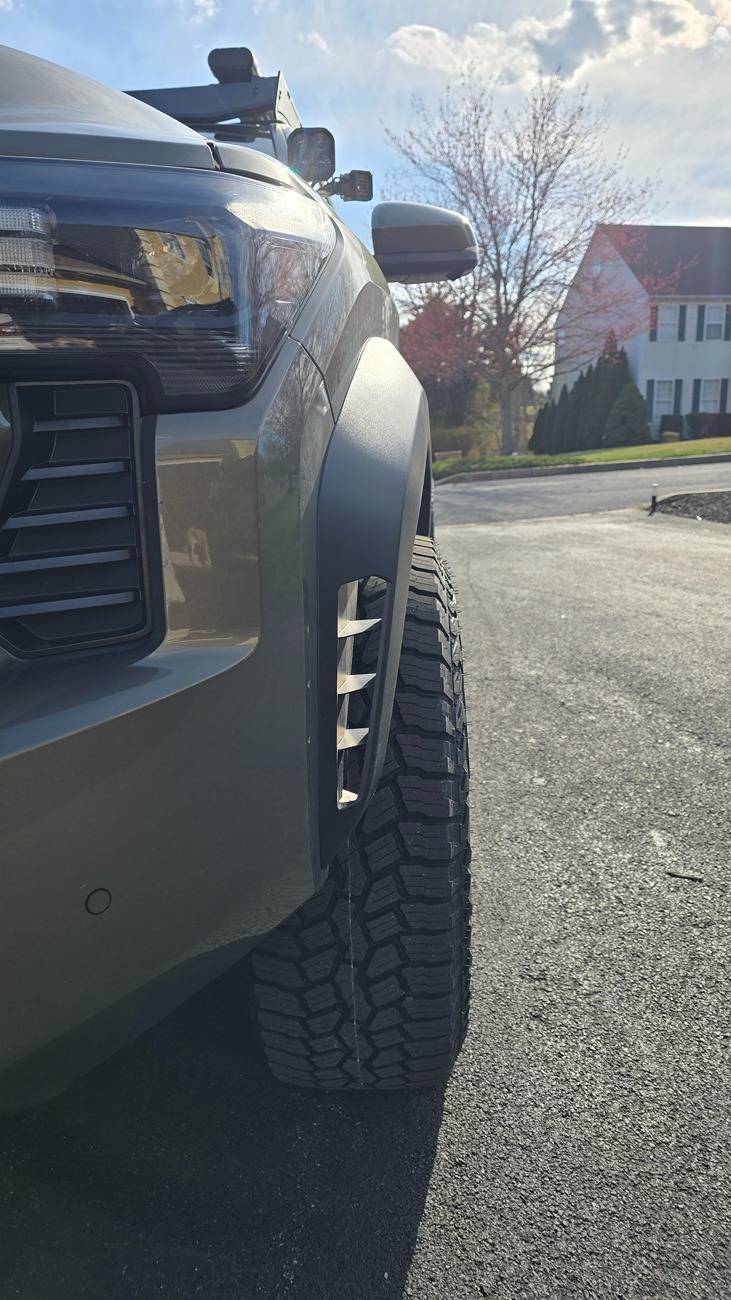 2024 Tacoma 265/70R17 Gang 1000014832