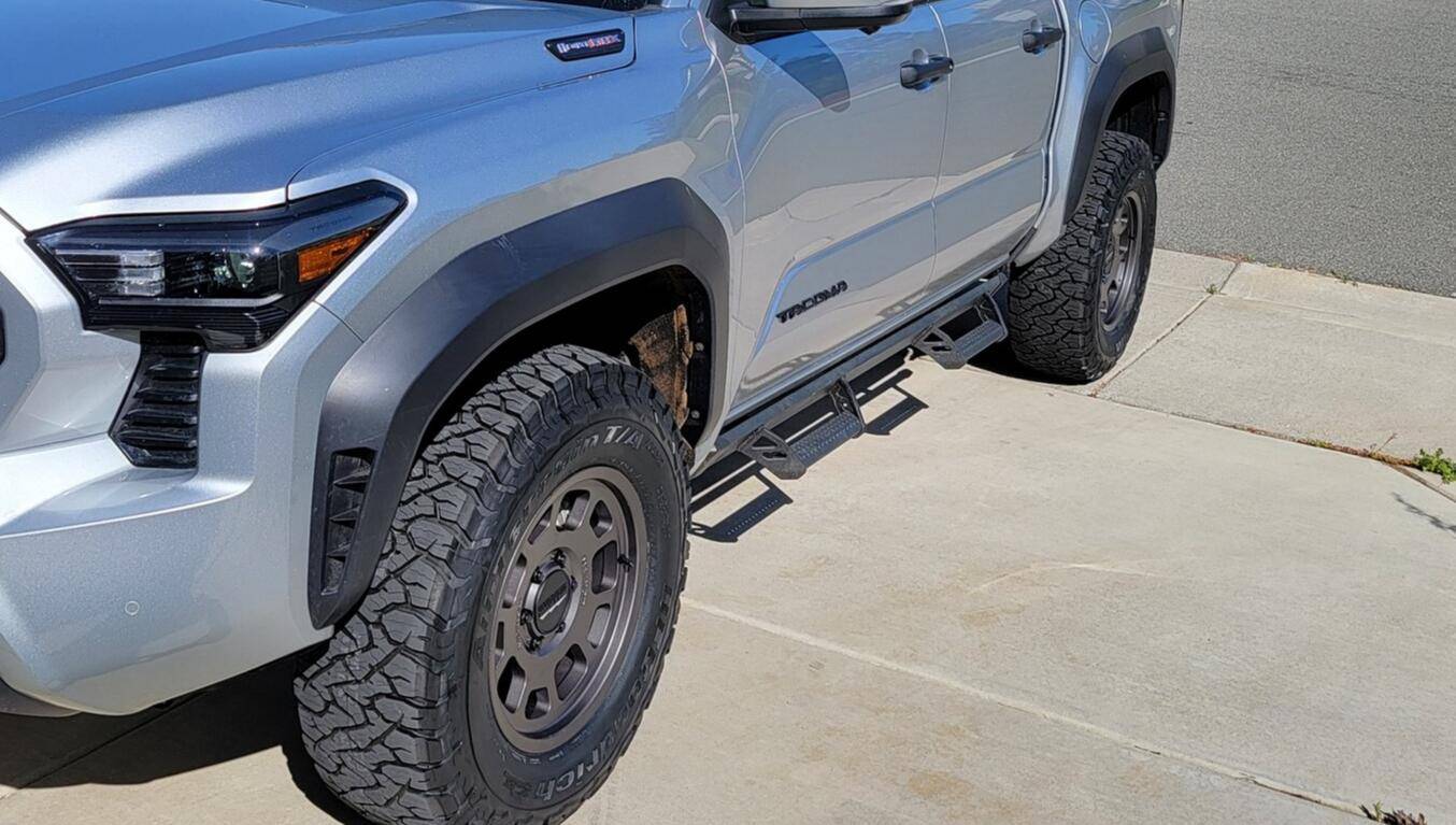 2024 Tacoma Painting my Rock Sliders, really happy with how they look! 1751306303716-9w
