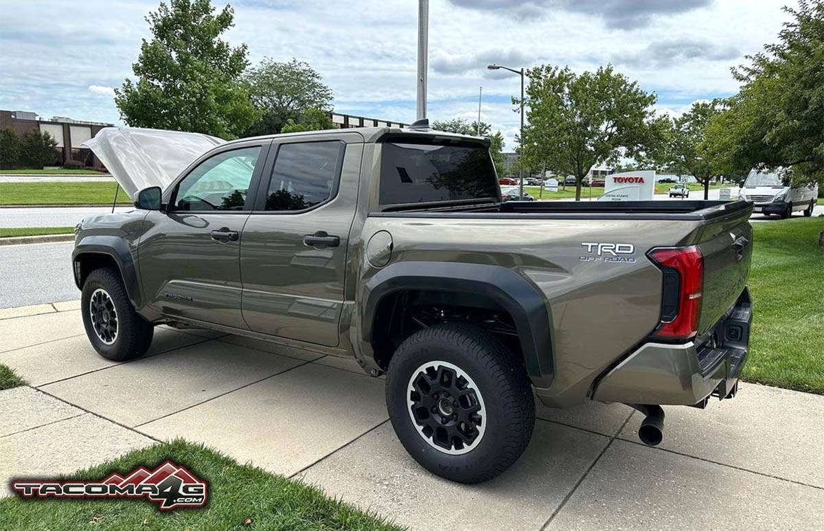 2024 Tacoma 2024 Tacoma TRD OFF-ROAD 6-Speed Manual live pics (interior & exterior) in Bronze Oxide 2024 tacoma trd off-road bronze oxide interior exterior 3