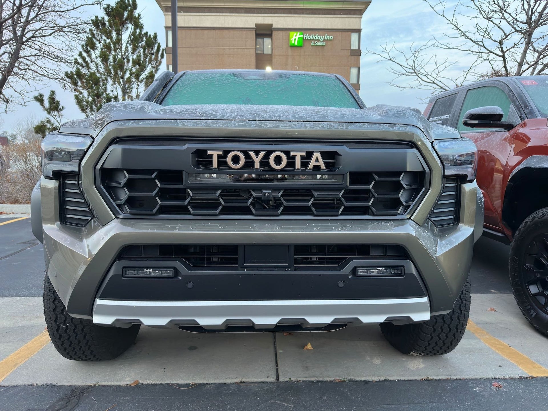 2024 Tacoma Official BRONZE OXIDE 2024 Tacoma Thread (4th Gen) 2024 Tacoma TRD Pro Terra and Trailhunter Bronze oxide side by side 8