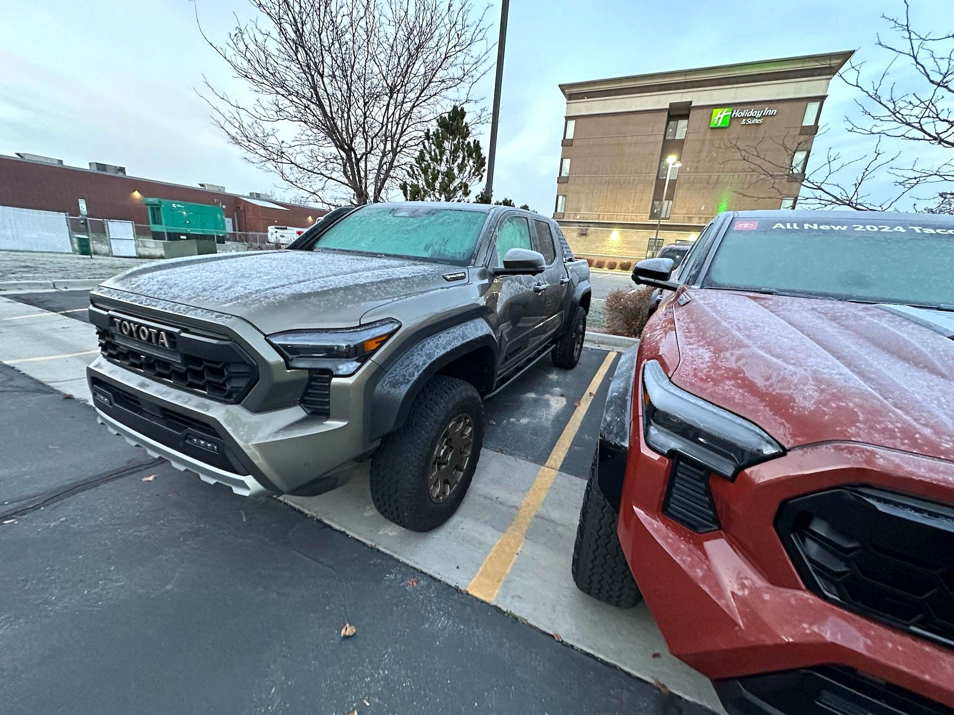 2024 Tacoma Official BRONZE OXIDE 2024 Tacoma Thread (4th Gen) 2024 Tacoma TRD Pro Terra and Trailhunter Bronze oxide side by side 9