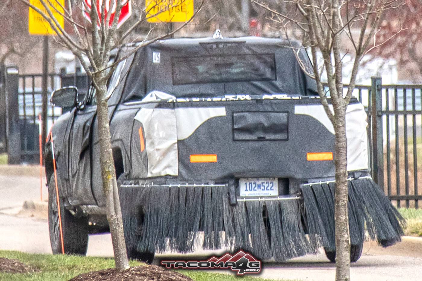 2024 Tacoma 📸 2024 Toyota Tacoma Production-Bodied Prototype Spied Testing 2024-toyota-tacoma-production-body-prototype-spied-11