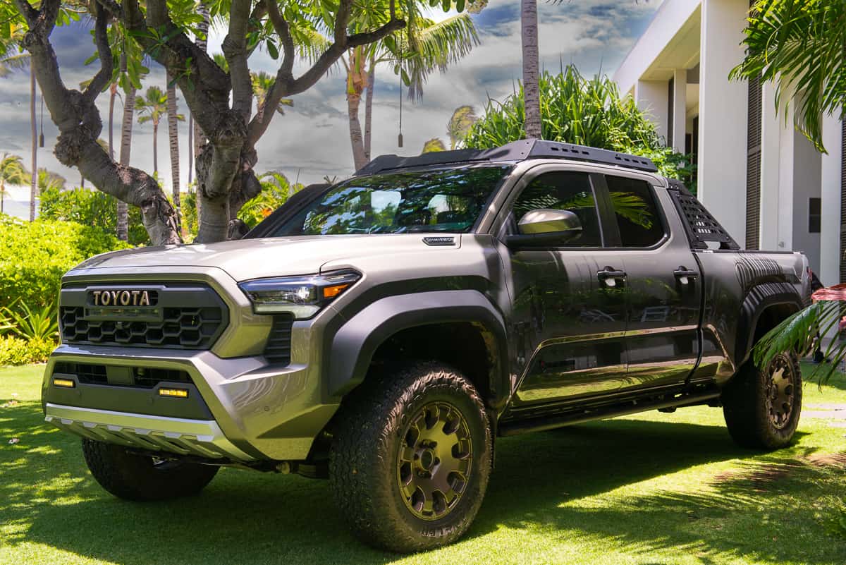 2024 Tacoma Spotted: Trailhunter Tacoma without roof rack and sport bar / bed rack (removed) 2024-Toyota-Tacoma-Trailhunter-amee-reehal-14