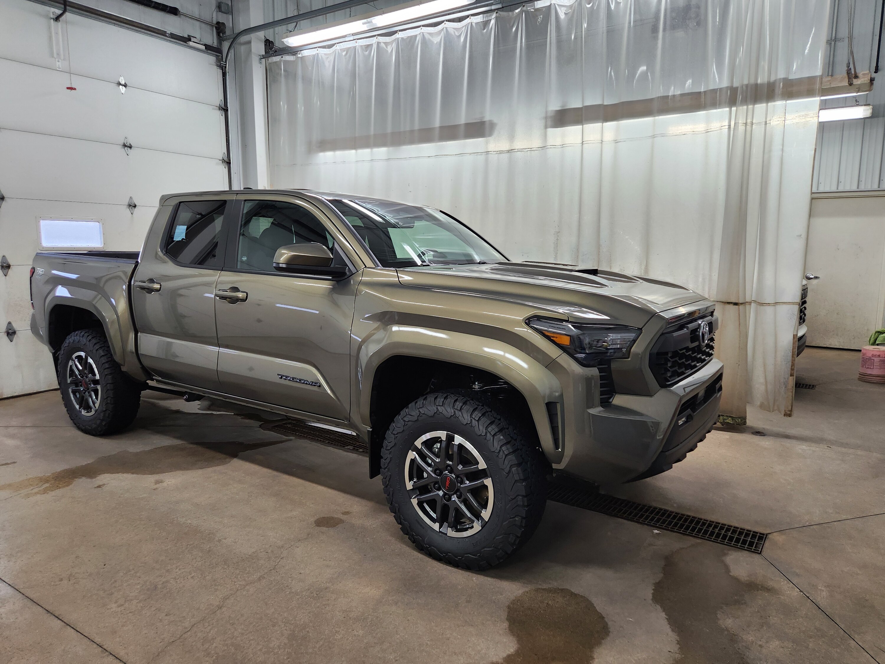 2024 Tacoma 265/70 on factory 18's TRD Sport 6MT 20240412_124039