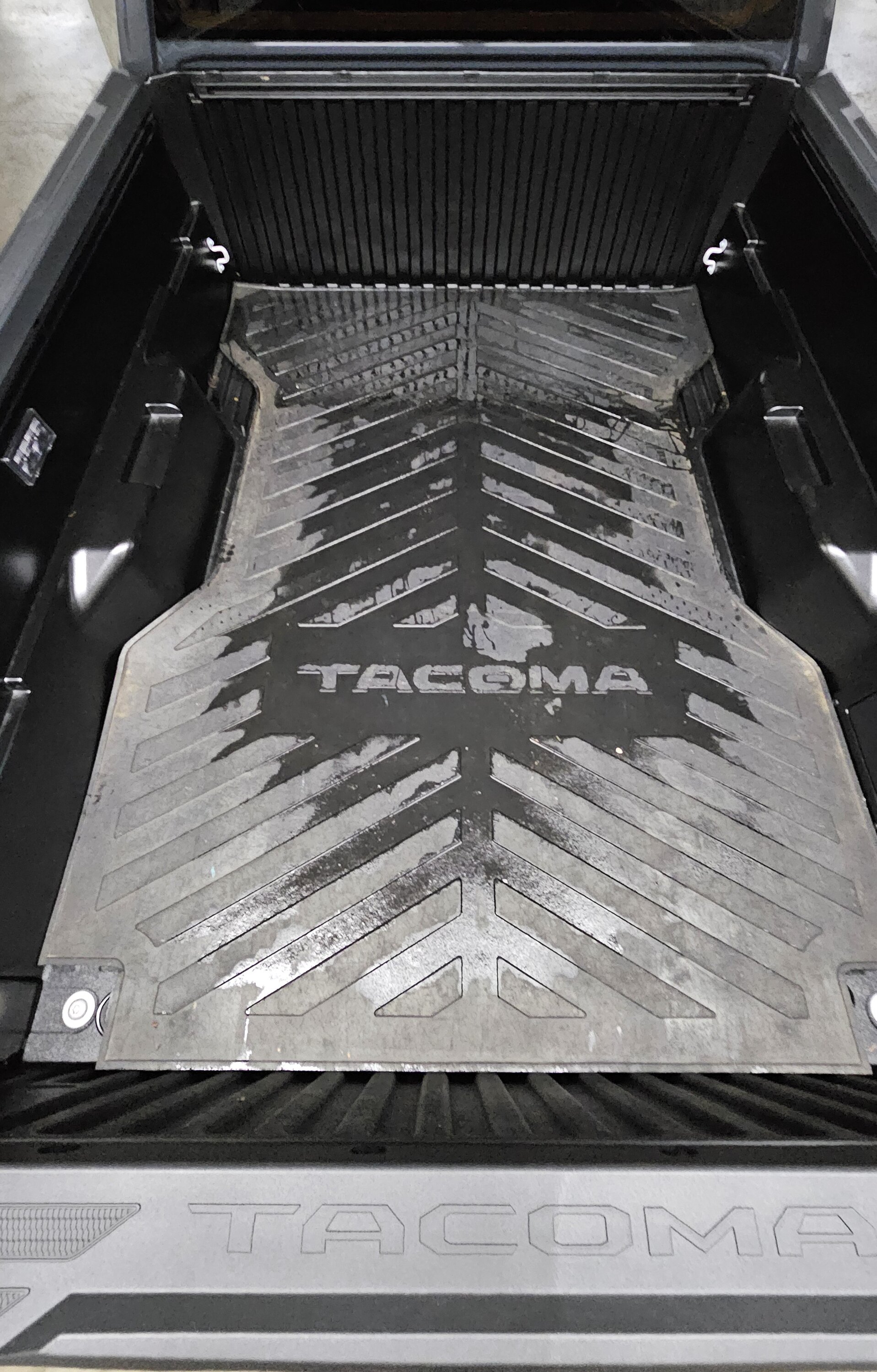 2024 Tacoma 3rd gen bed mat test fitted in 4th gen Tacoma (6' bed) 20240429_110019 (1)