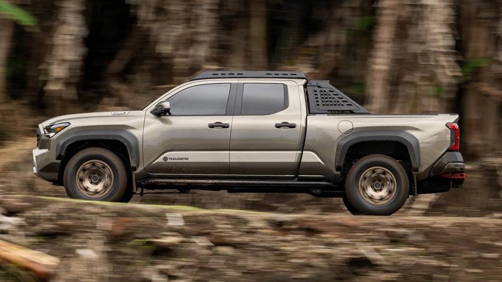 2024 Tacoma Spotted: Trailhunter Tacoma without roof rack and sport bar / bed rack (removed) 2024_toyota_tacoma_trailhunter_002-copy-jpe