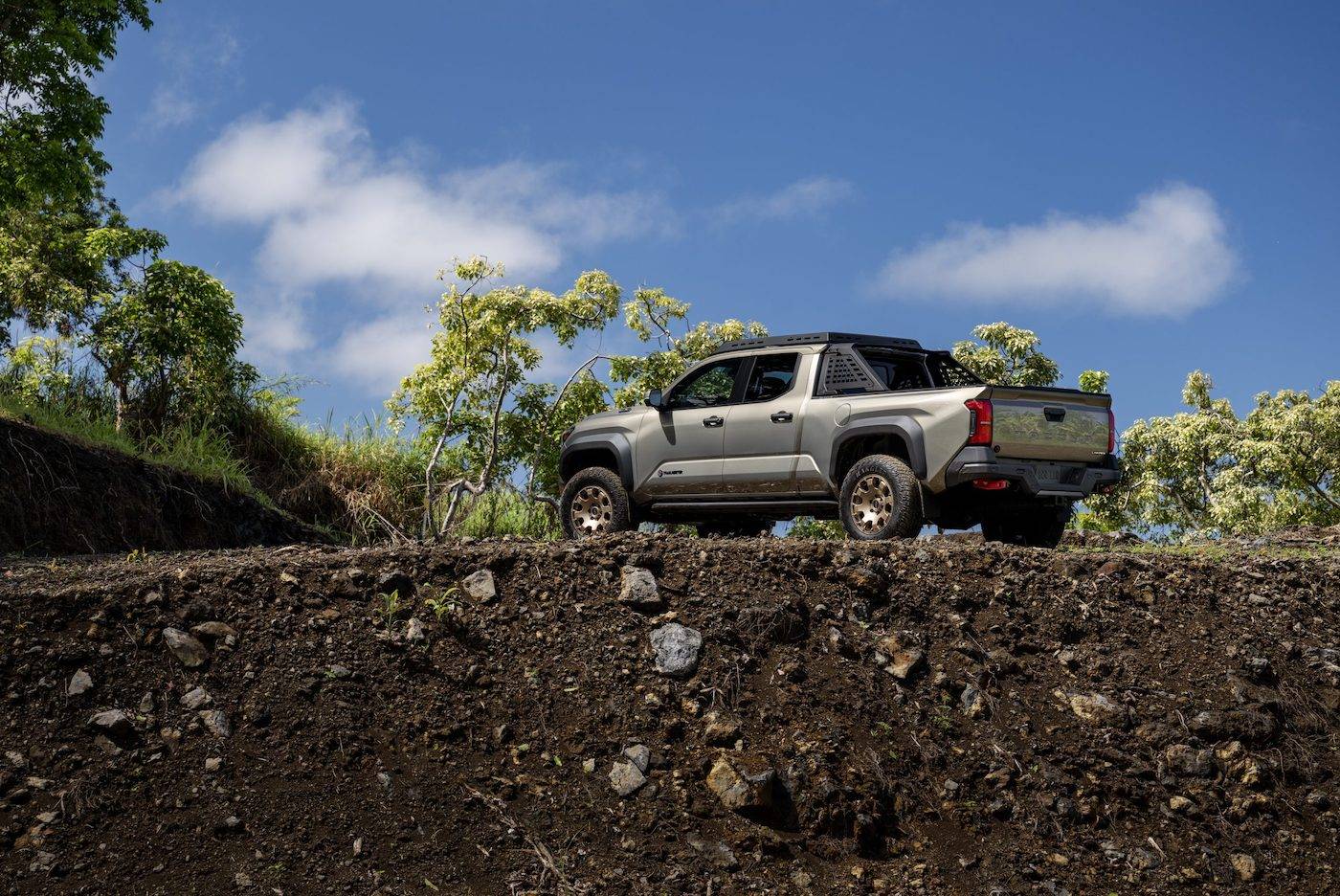 2024 Tacoma 2024 Tacoma Trailhunter Photos & Videos (Exterior & Interior) 2024_Toyota_Tacoma_Trailhunter_008-scaled