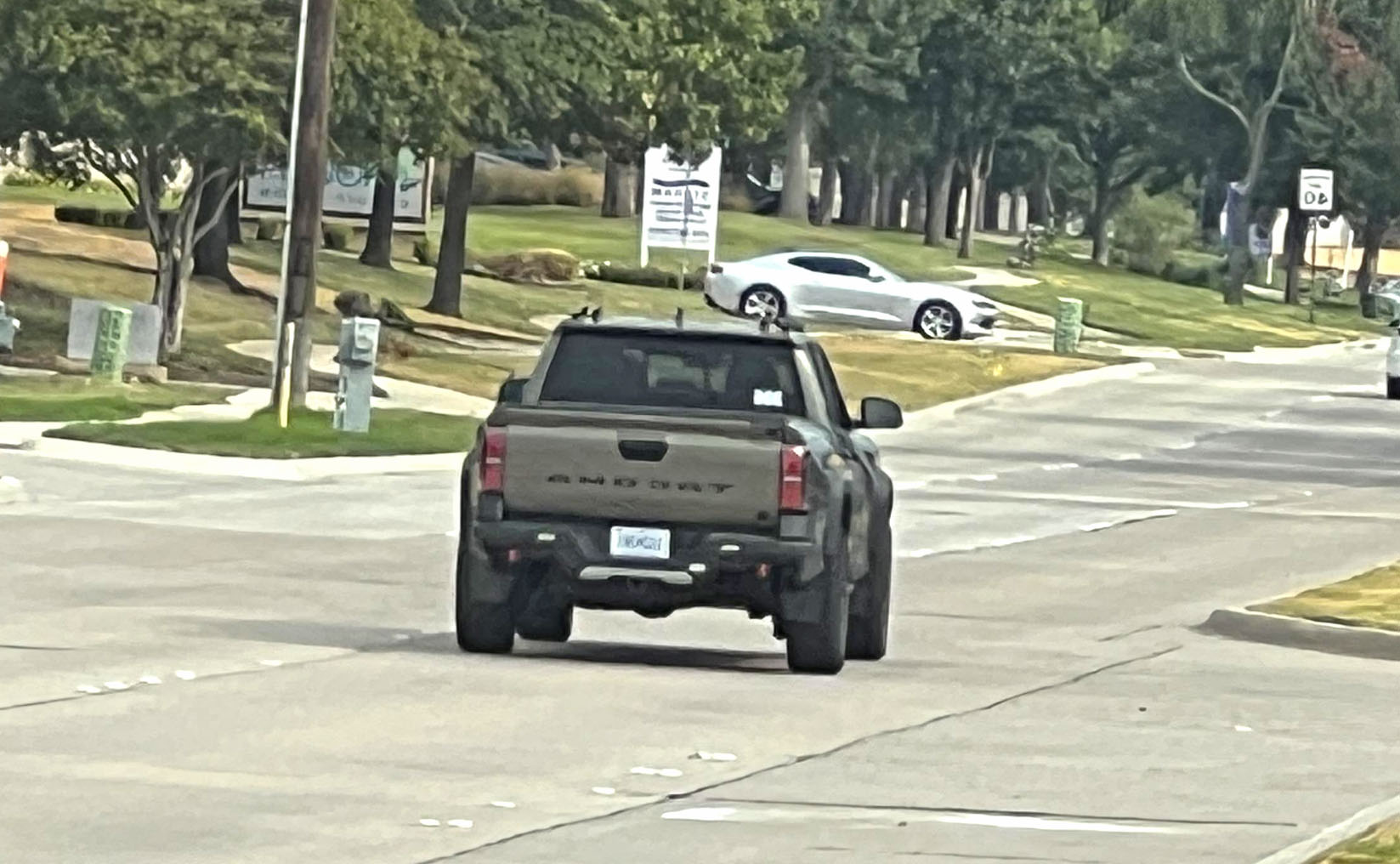 2024 Tacoma Spotted: Trailhunter Tacoma without roof rack and sport bar / bed rack (removed) 2024tacomatrailhunter-nosportbars 2