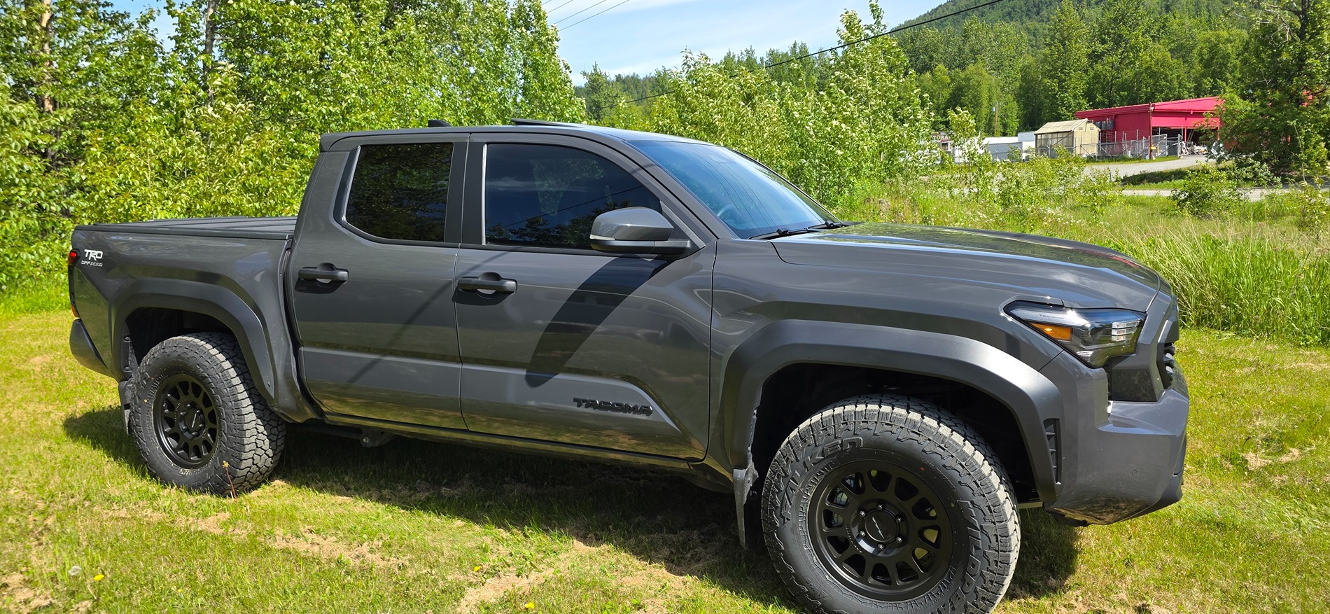 2024 Tacoma Fitment check: Method 703 17x8.5 +35mm and 285/70/17 tires. 20250613_144804