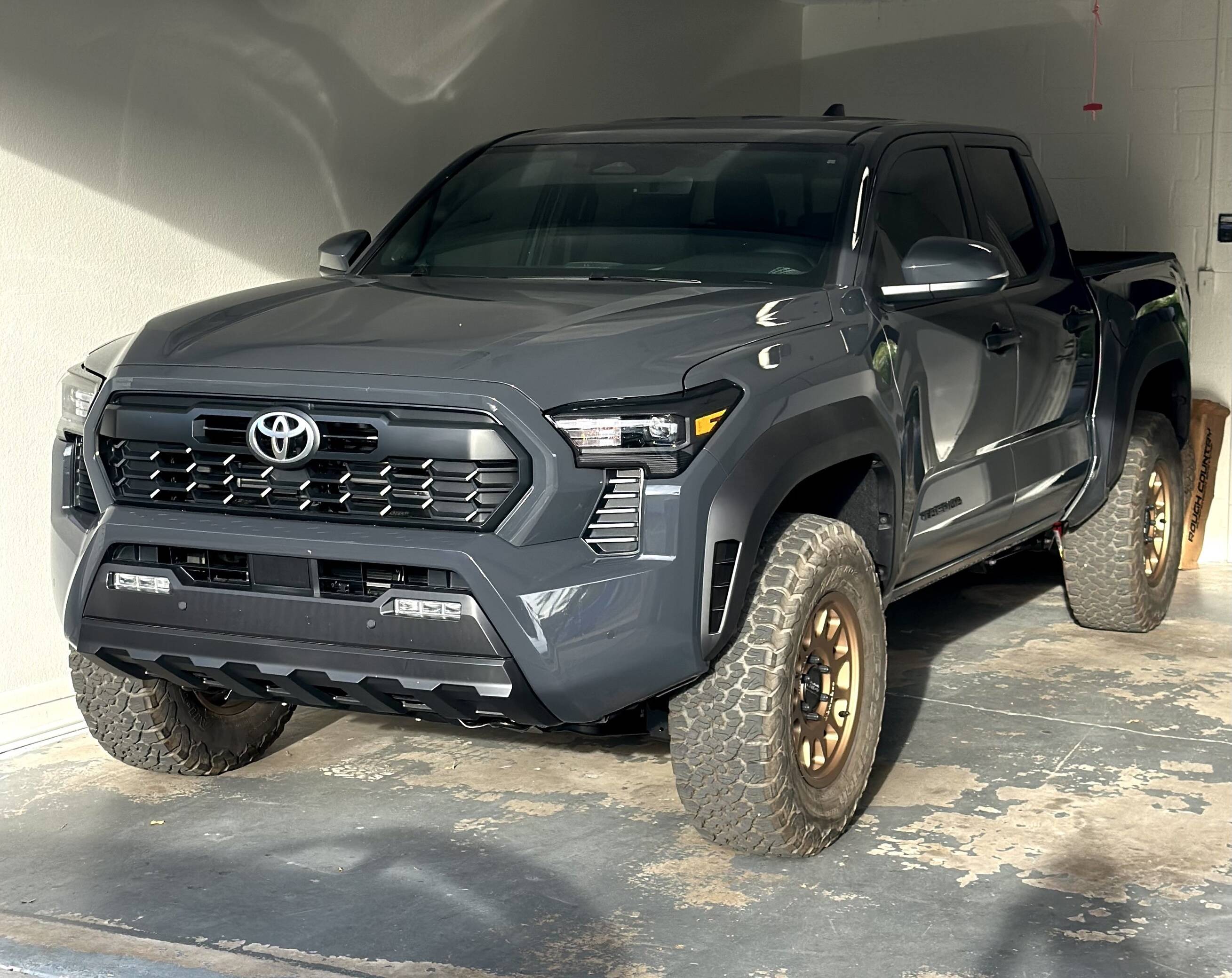 2024 Tacoma 33's (285/70/17 tires) with 703 Method wheels (+35 offset) on factory suspension 2024 Tacoma TRD Off-Road 33's (285:70:17 tires) with 703 Method wheels (+35 offset) on factory suspension 2024 Tacoma T