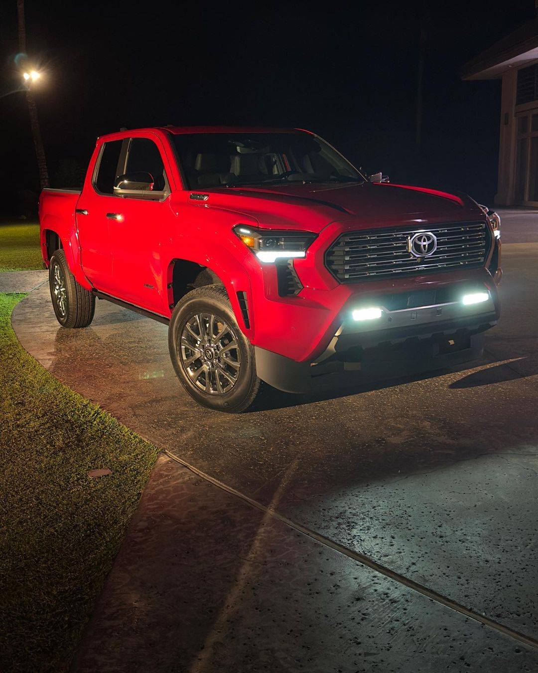 2024 Tacoma Official SUPERSONIC RED 2024 Tacoma Thread (4th Gen) 347504198_268084068949830_6012863920283177996_n