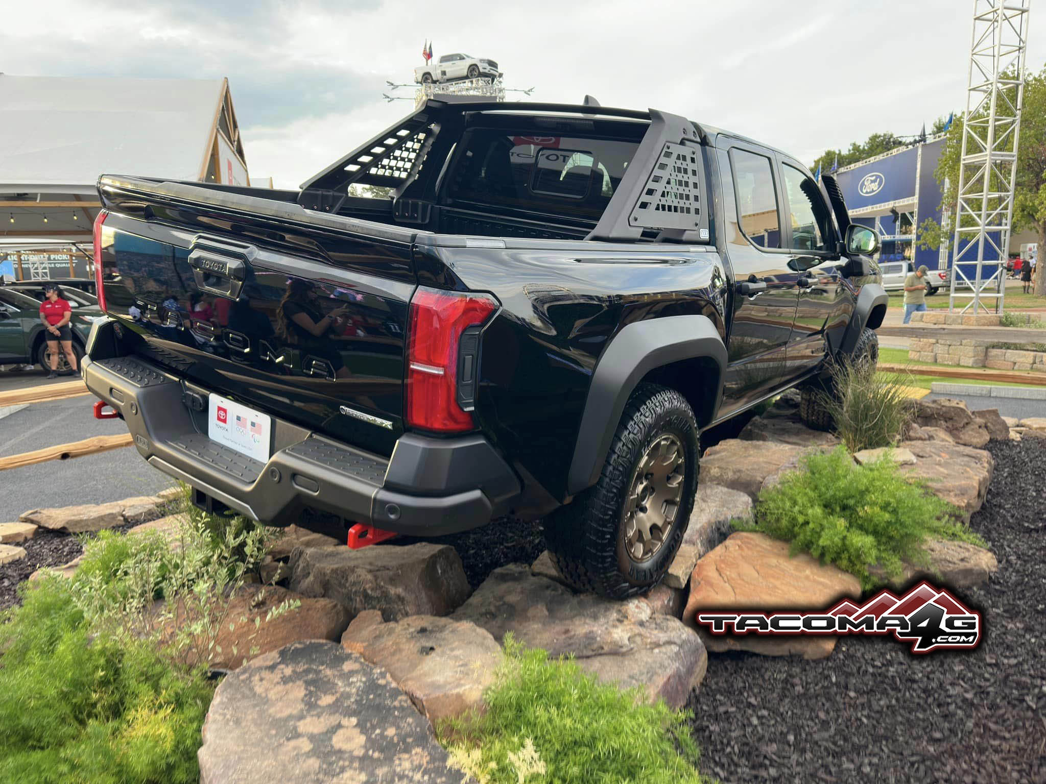 2024 Tacoma First Look: Black 2024 Tacoma TRD Pro. + Trailhunters in Black and Bronze Oxide Short Bed🤩 4th-gen-2024-toyota-tacoma-trailhunter-black-3-