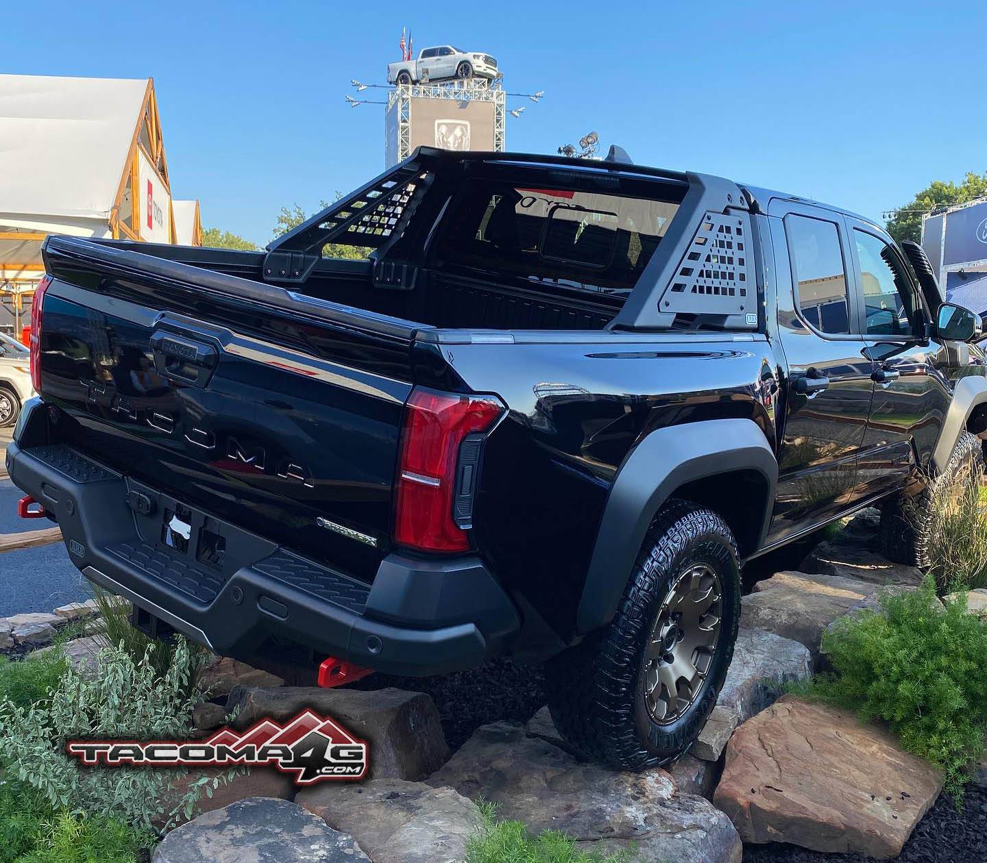2024 Tacoma BLACK 2024 Tacoma Thread (4th Gen) black-2024-tacoma-trailhunter-1-