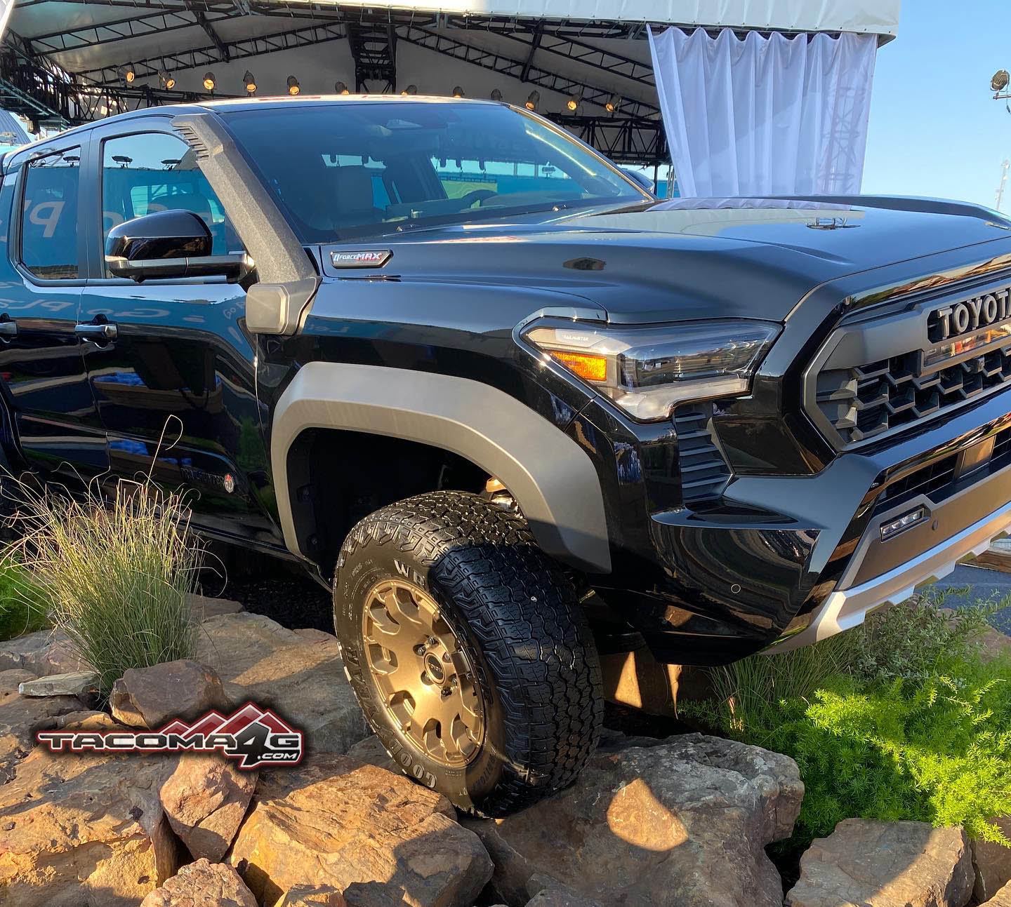 2024 Tacoma First Look: Black 2024 Tacoma TRD Pro. + Trailhunters in Black and Bronze Oxide Short Bed🤩 BLACK 2024 Tacoma Trailhunter 2