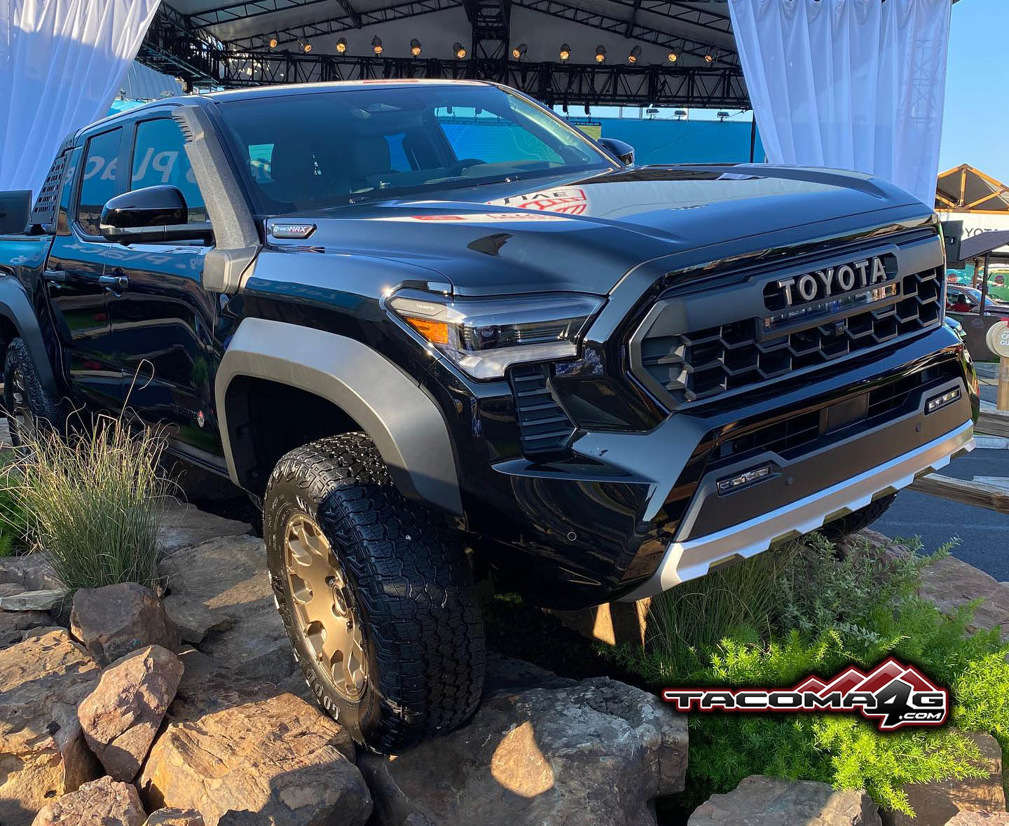 2024 Tacoma 2024 Tacoma TRAILHUNTER - Specs, Price (TBA) Features, Photos & Videos black-2024-tacoma-trailhunter-4-