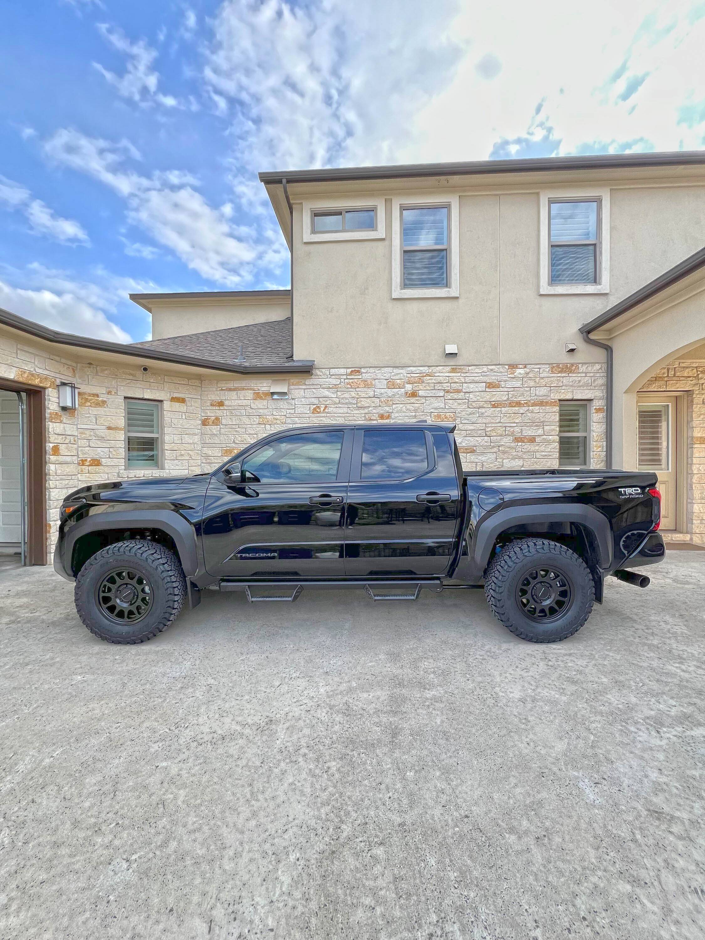 BLACK 2024 TRD Off-Road Premium (BFG KO3 285:70:R17, Method 703 17x8.5 35mm offset, Tint) 1.jpg