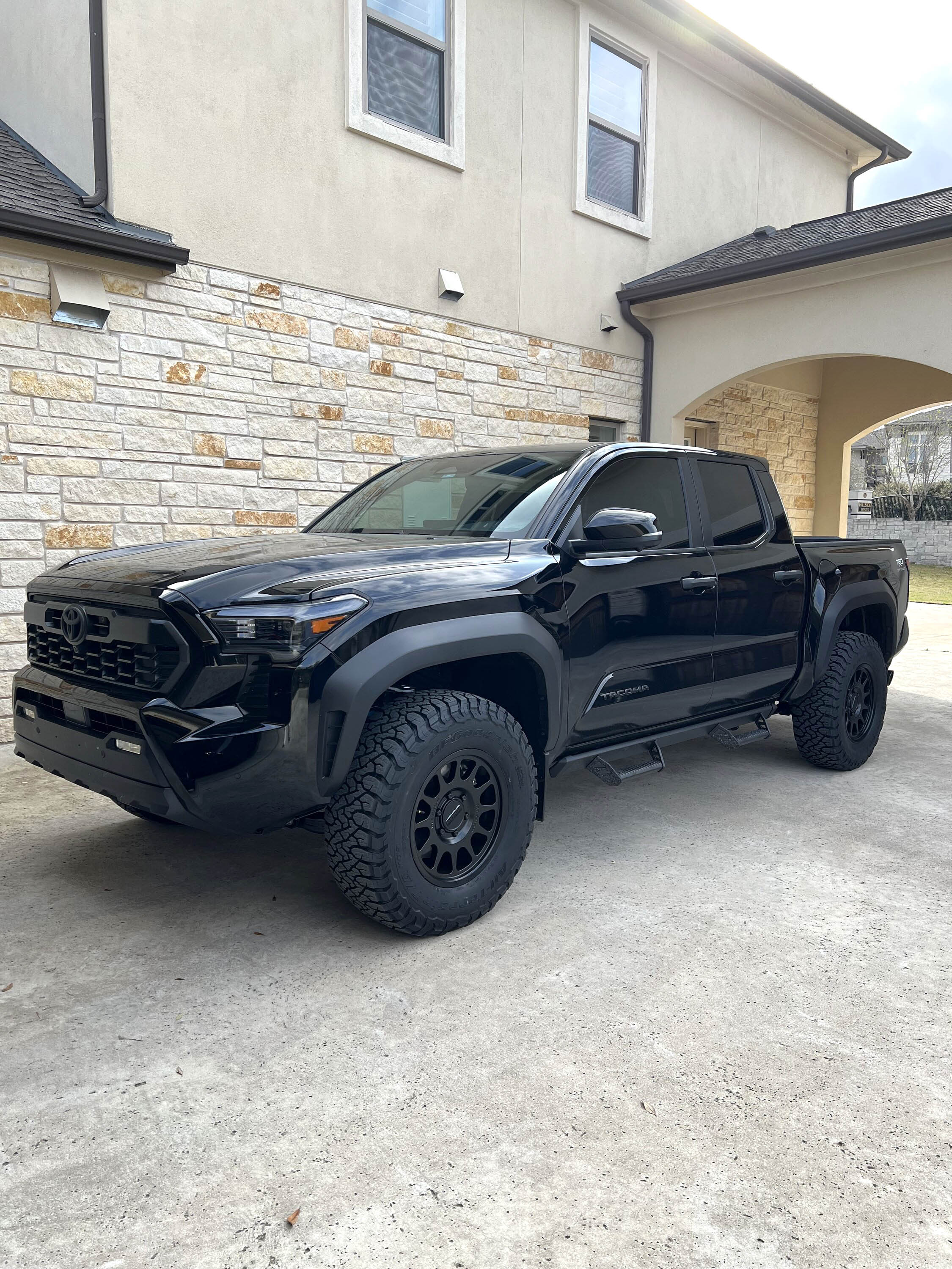 2024 Tacoma Official BLACK 2024 Tacoma Thread (4th Gen) BLACK 2024 TRD Off-Road Premium (BFG KO3 285:70:R17, Method 703 17x8.5 35mm offset, Tint) 6