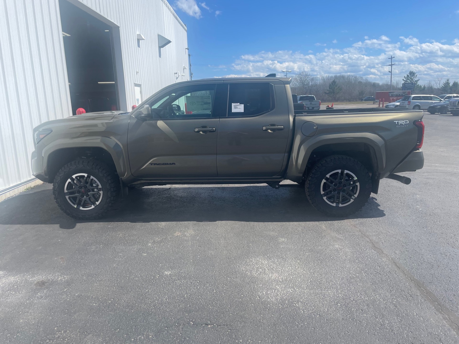 2024 Tacoma 265/70 on factory 18's TRD Sport 6MT done