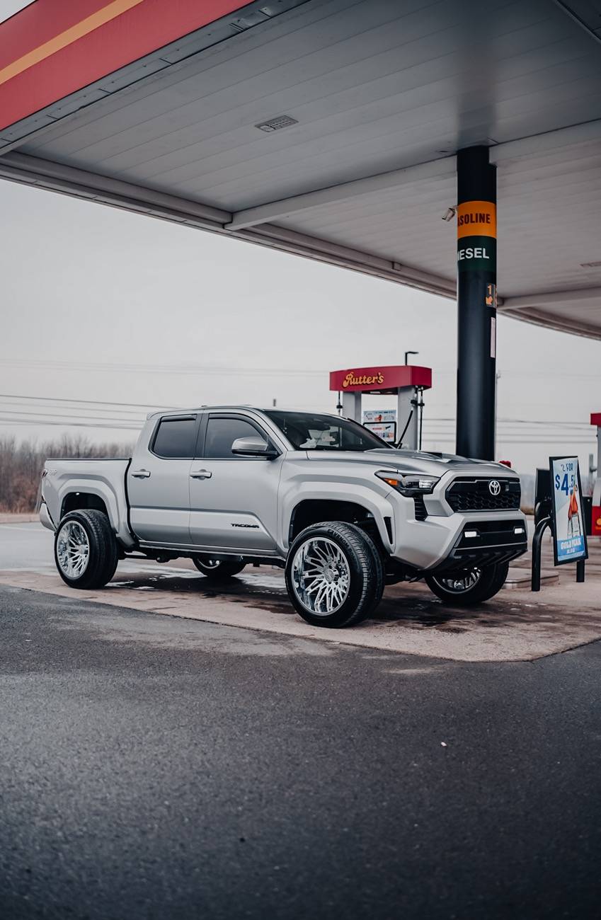 2024 Tacoma What did you do TO / WITH your 4th gen Tacoma today?! 👨‍🏭 🧰 📸 DSC09780