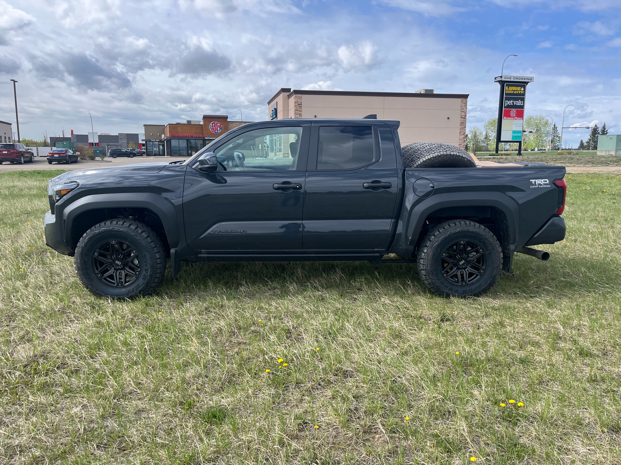 2024 Tacoma Installed hubcentric wheel option -- Fast HD Recon 17x8, +20 offset, 95.1 hub, weight 24.8 lbs image0