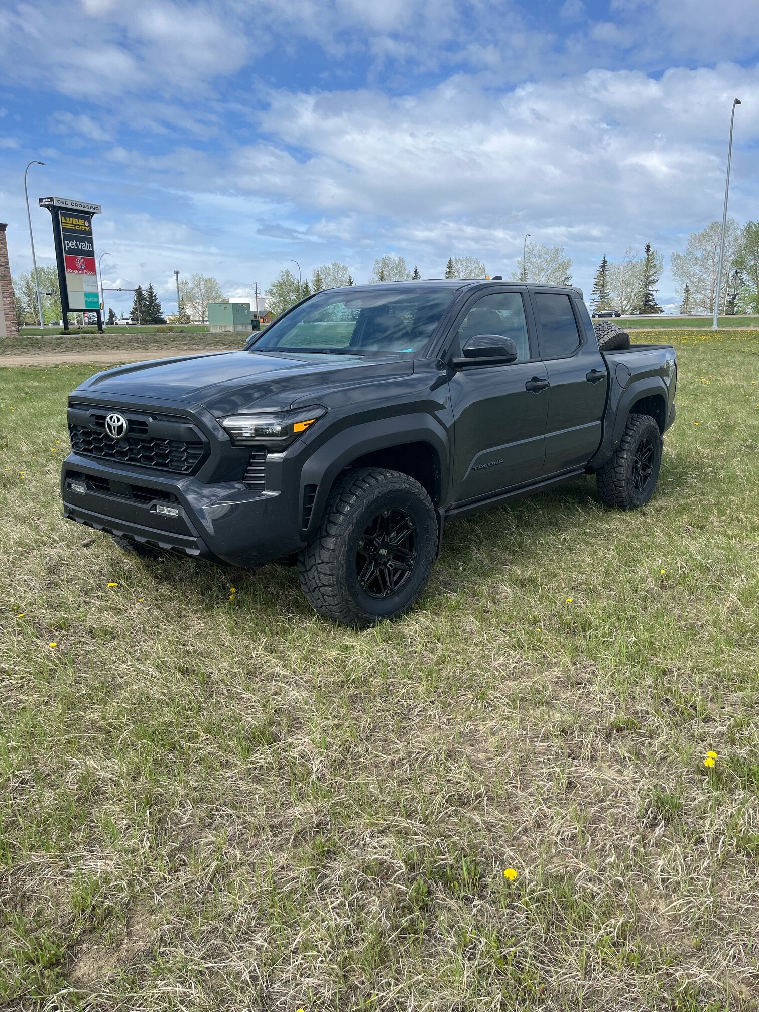 2024 Tacoma Installed hubcentric wheel option -- Fast HD Recon 17x8, +20 offset, 95.1 hub, weight 24.8 lbs image1