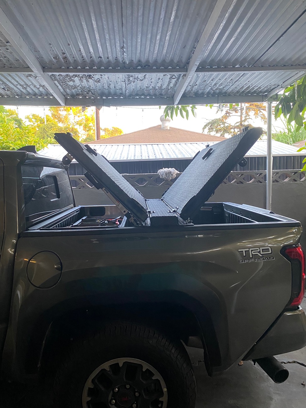 2024 Tacoma Diamondback HD bed cover installed IMG_2811