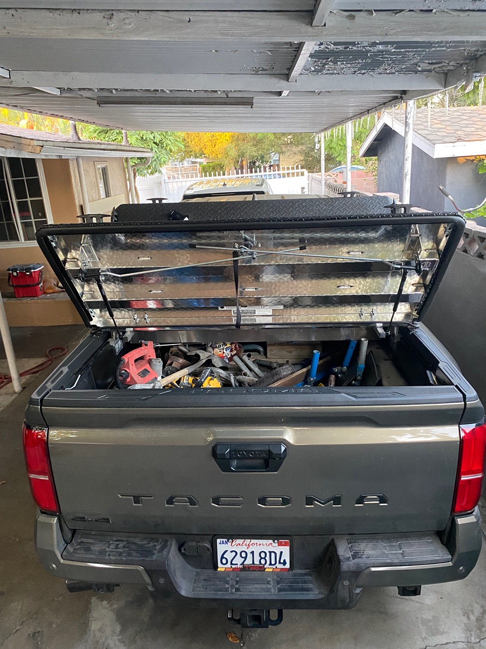 2024 Tacoma Diamondback HD bed cover installed IMG_2812