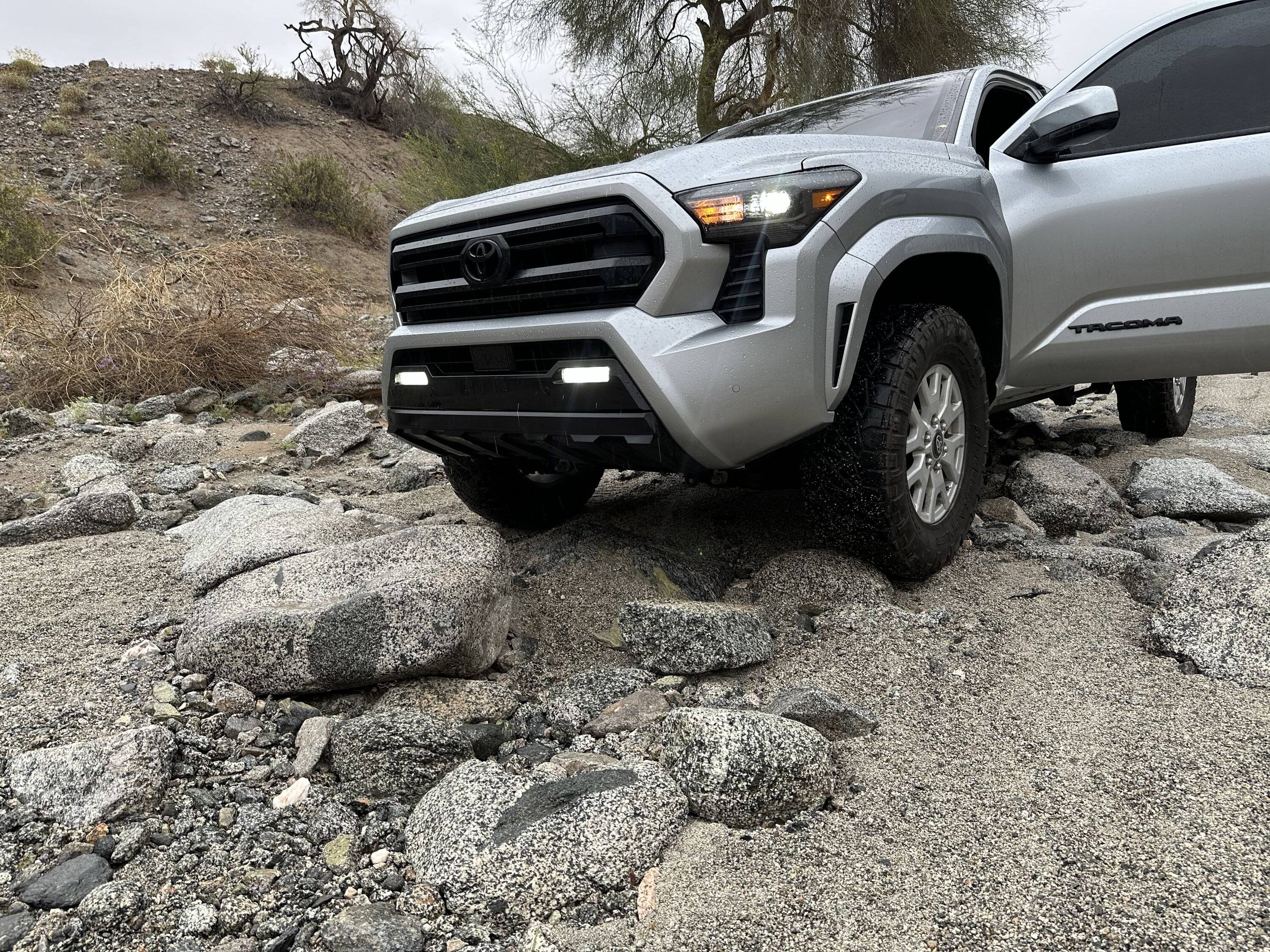 2024 Tacoma CELESTIAL SILVER METALLIC 2024 Tacoma Thread (4th Gen) IMG_8177