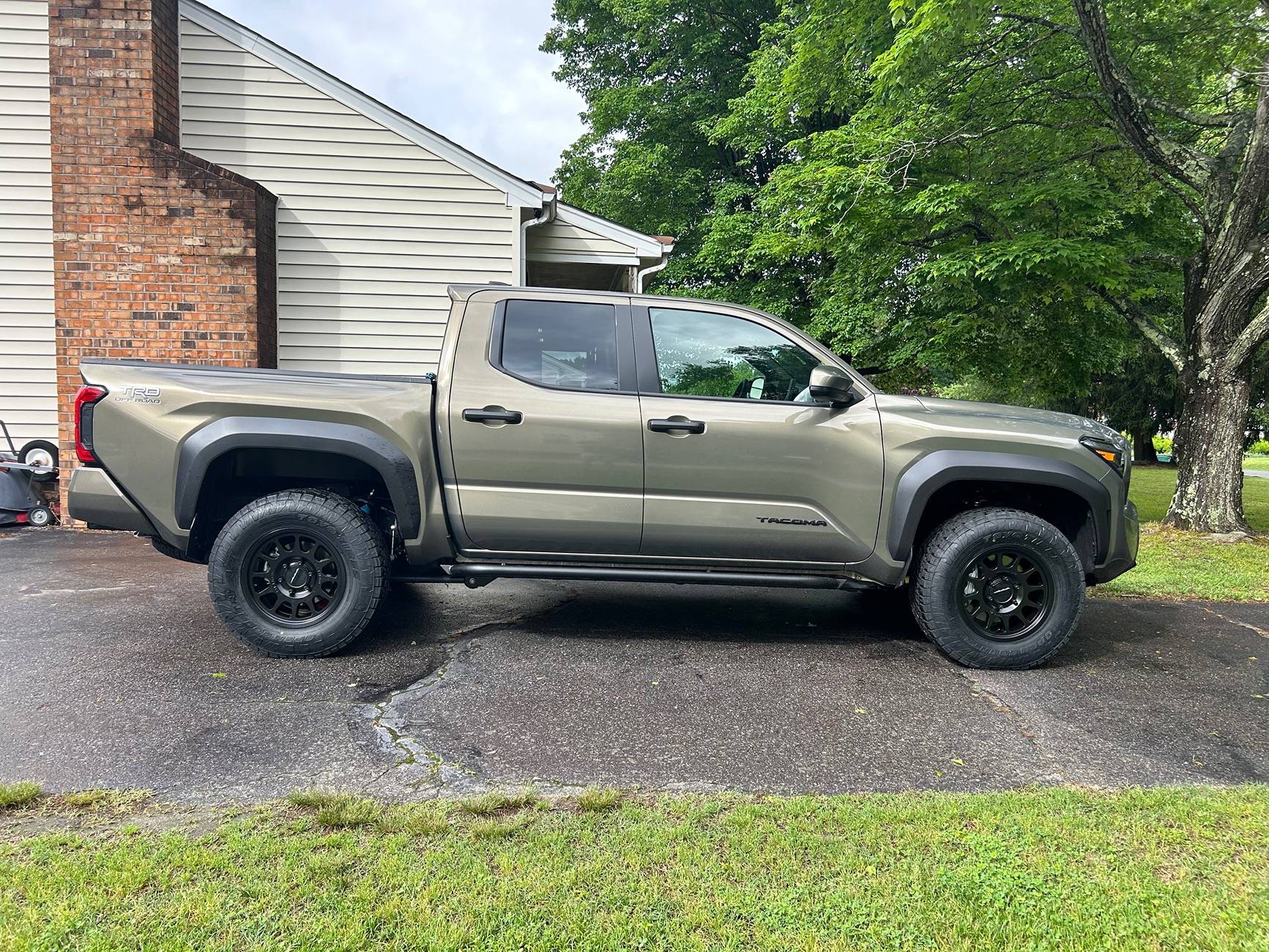 2024 Tacoma 265/70R17 Gang IMG_9177