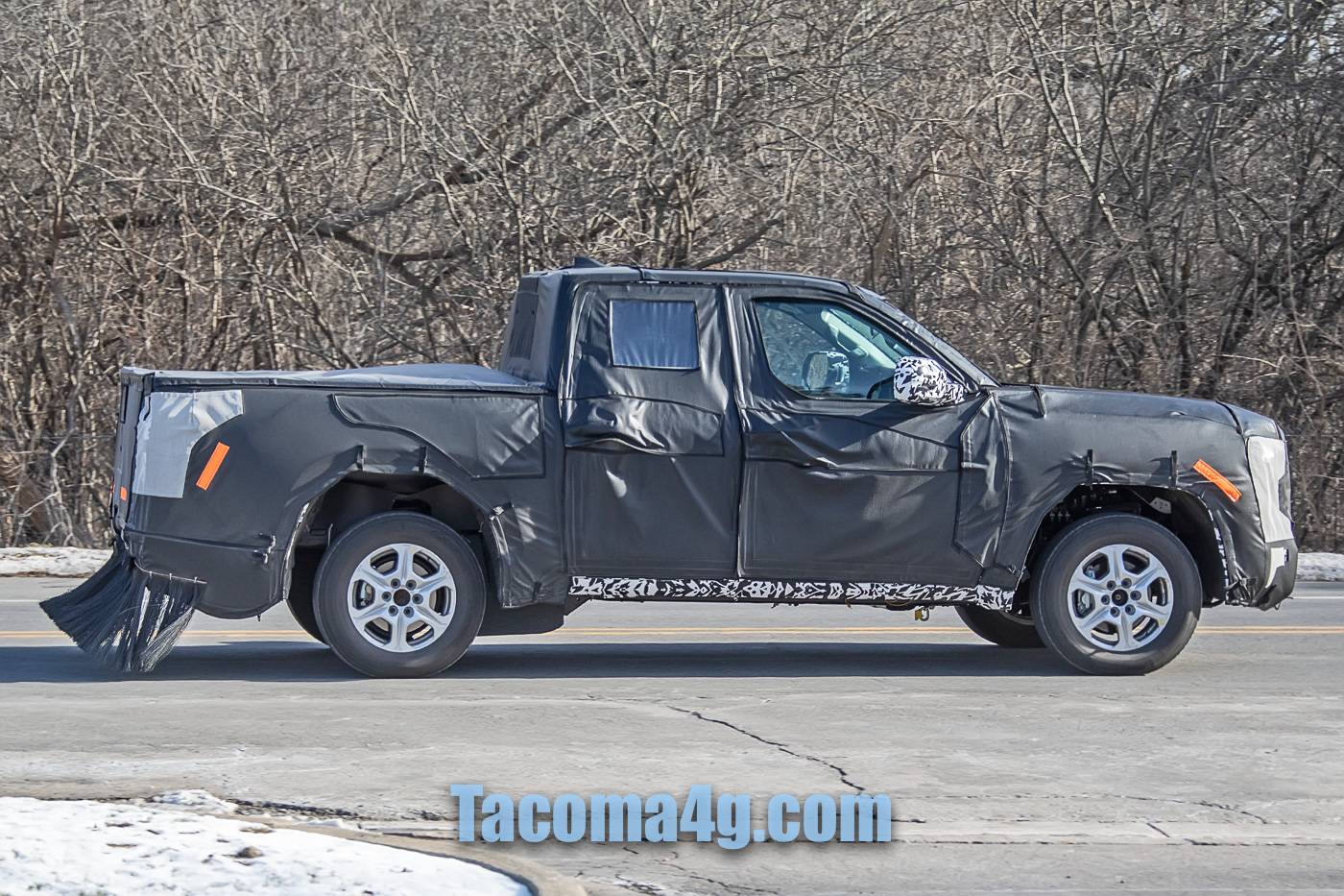 2024 Tacoma Next-Gen Toyota Tacoma Mules Caught Testing next-toyota-tacoma-mule-spied-1