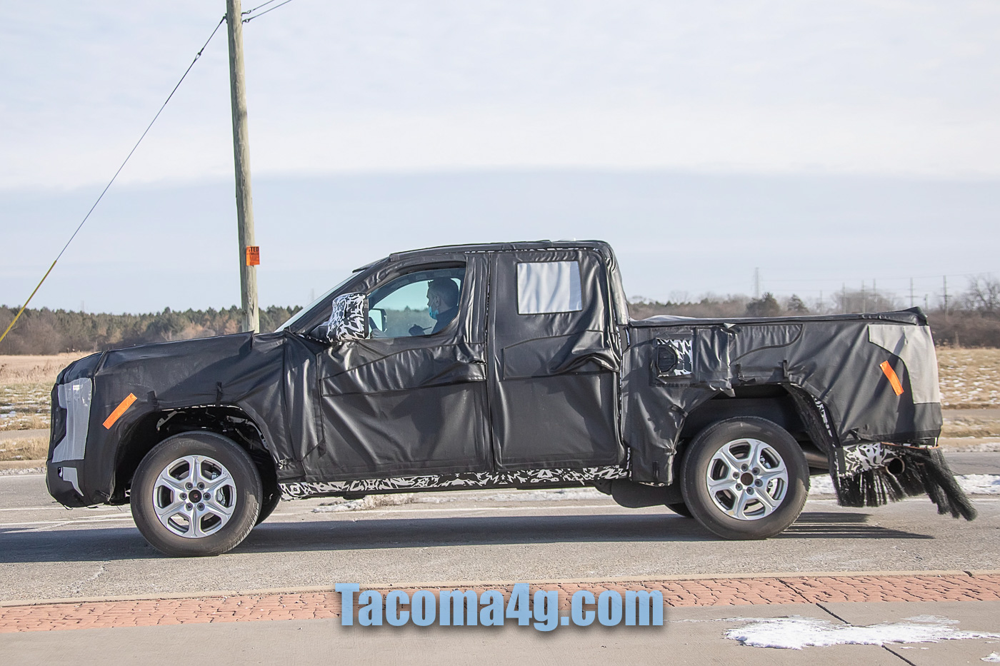 next-toyota-tacoma-mule-spied-10.jpg