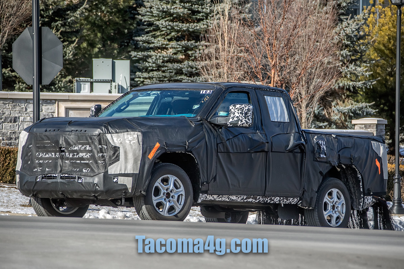 next-toyota-tacoma-mule-spied-17.jpg