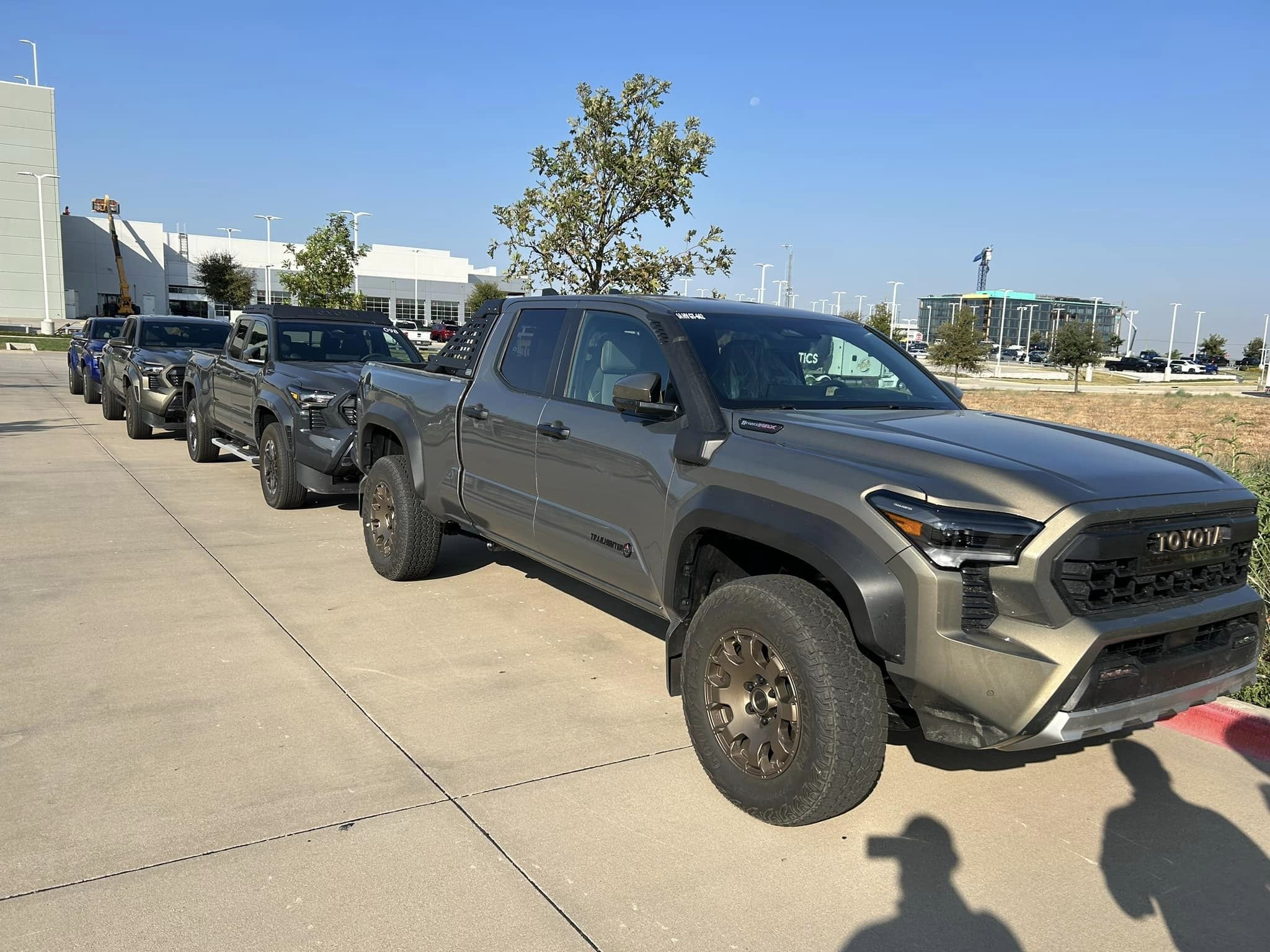 2024 Tacoma Peek at Underground 2024 Tacoma TRD Sport with side steps and roof rack nze-oxide-2024-trailhunter-tacoma-sport-rack-2-