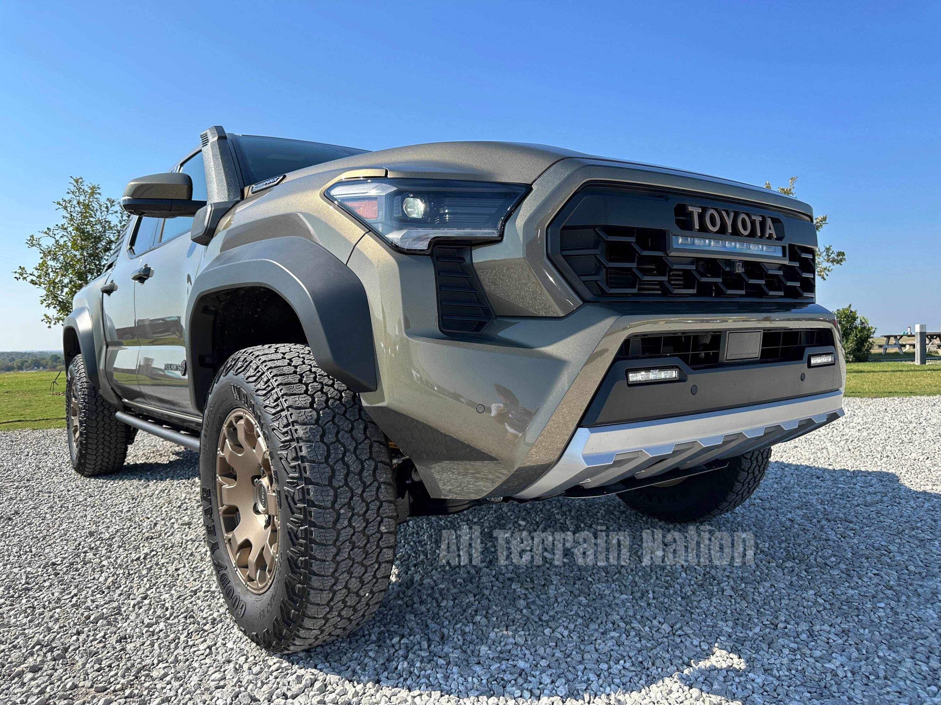2024 Tacoma BRONZE OXIDE 2024 Tacoma Thread (4th Gen) phonto