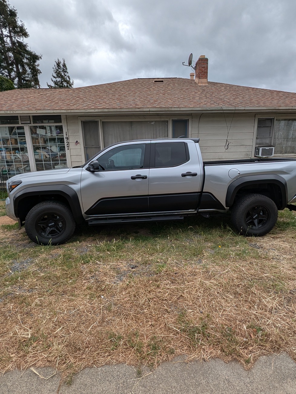 2024 Tacoma Looking at rough country fender flares- need help with tire and offset fitment PXL_20250512_221233511