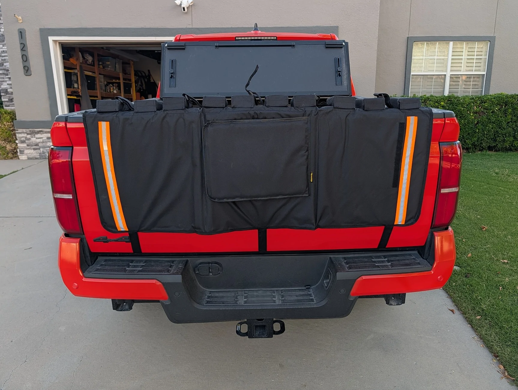 2024 Tacoma Trumgeta Tailgate Bike Pad installed review & photos PXL_20250910_002155036.MP~2