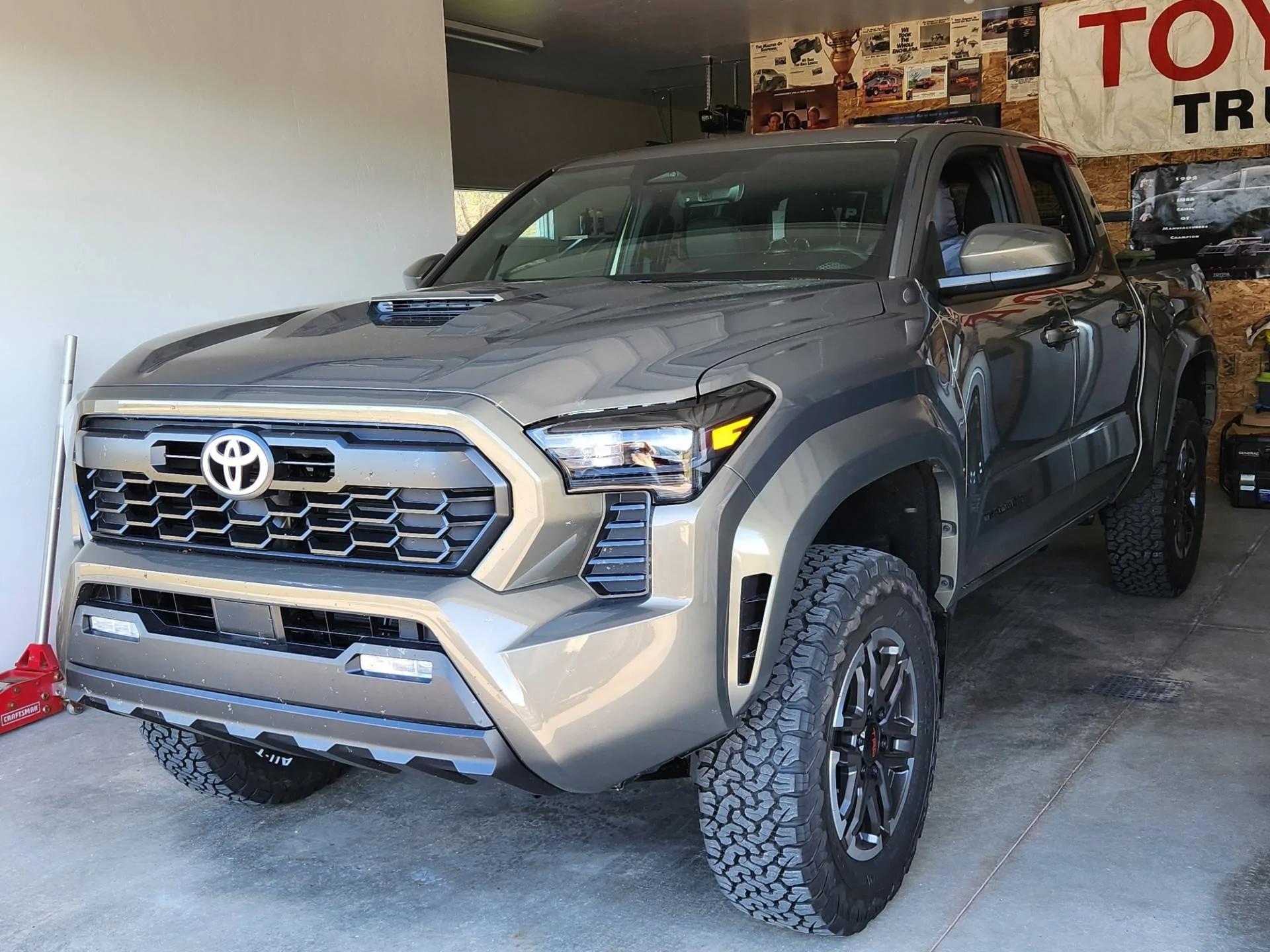 2024 Tacoma BRONZE OXIDE 2024 Tacoma Thread (4th Gen) thumbnail_20240413_173450