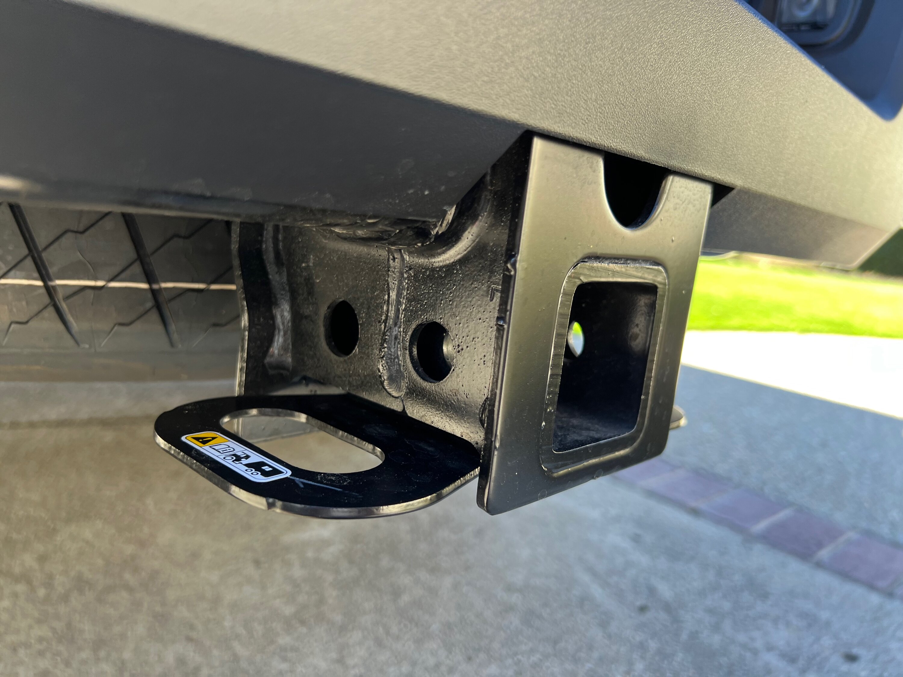 2024 Tacoma Photos: trailer hitch position holes (in hitch receiver) twoholepin