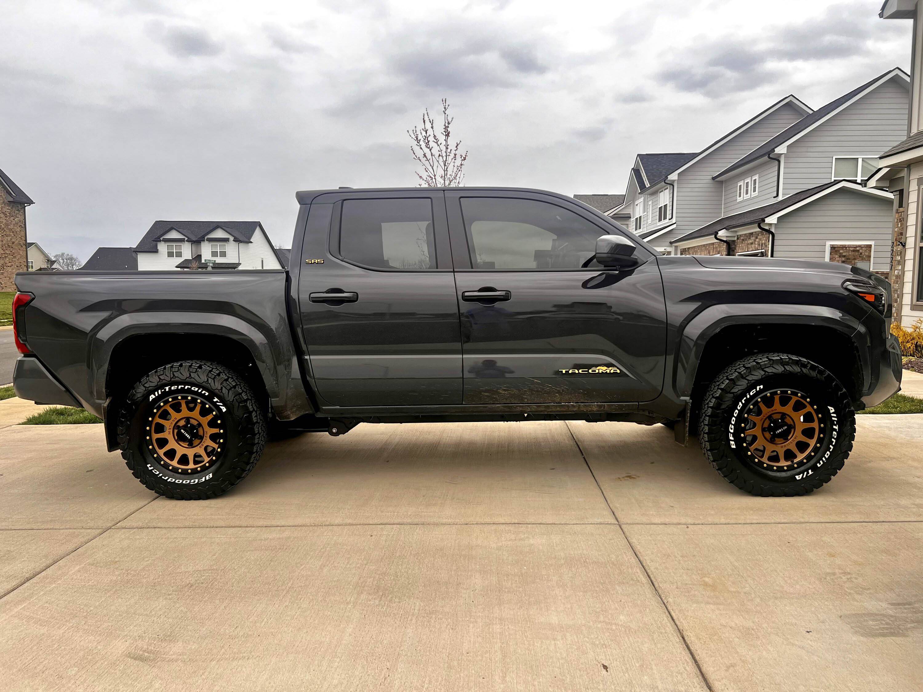 Underground 4th Gen Tacoma SR5 on Readylift 1.5%22 lift kit, Method 305 wheels, 275:70:17 tire...jpg