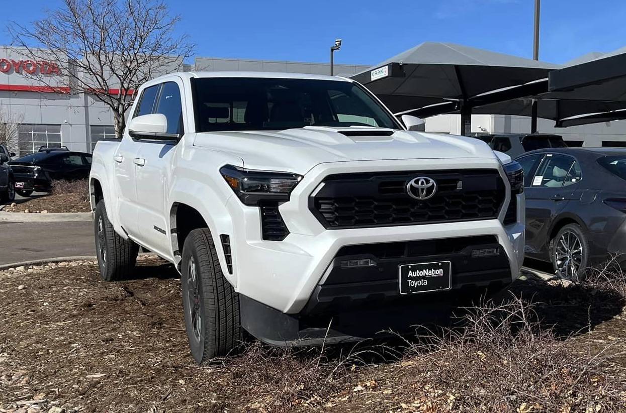 2024 Tacoma WIND CHILL PEARL 2024 Toyota Tacoma Thread wind chill pearl 2024 Tacoma TRD Sport
