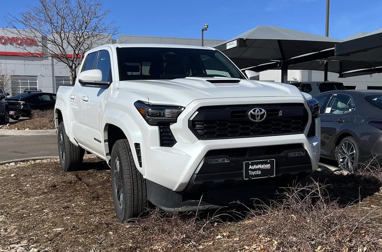 2024 Tacoma Official WIND CHILL PEARL 2024 Toyota Tacoma Thread wind chill pearl 2024 Tacoma TRD Sport