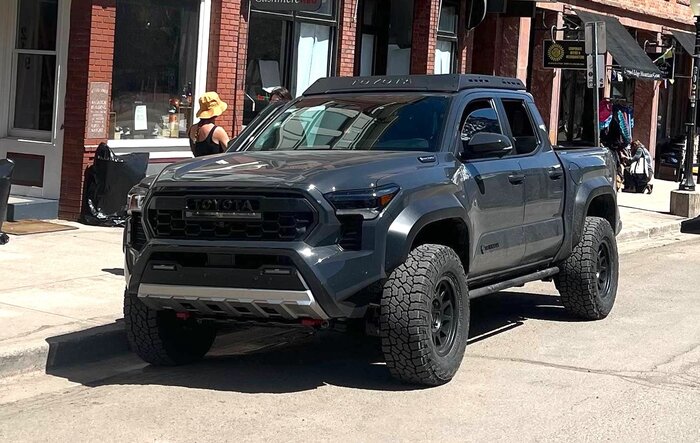 2025 Underground Trailhunter with Method 703s 17x8.5 0mm Offset and Falken WP 285s