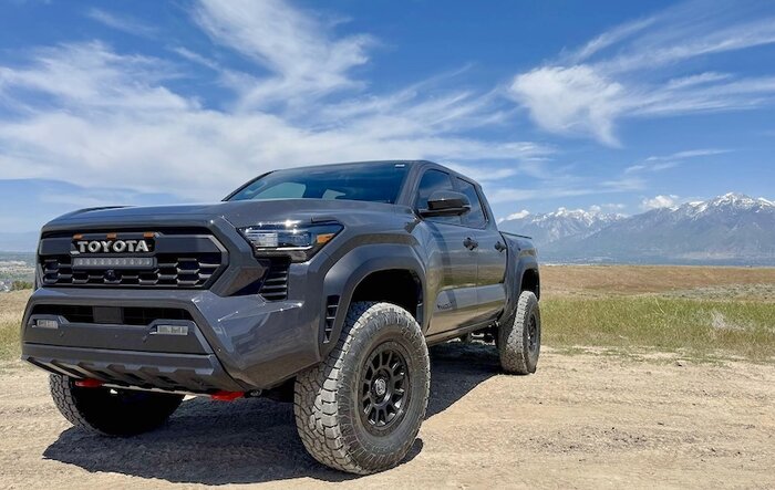 Icon 3'' Lift Stage 2 + Toyo Open Country A/T 3s + Icon Hulse 17'' Wheels
