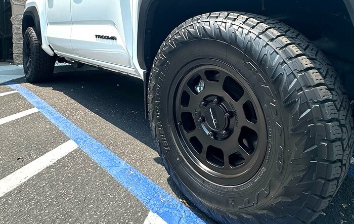 TRD OR on Method 705 (+35 offset) and Nitto G3 tires (285/70/17) on stock suspension
