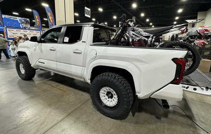 2024 Tacoma SR5 Build: 17" Black Rhino White Wheels, 33s Tires, Collar Lift Kit, Black Roof
