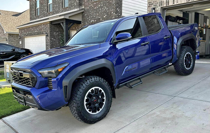 285/70-17 BFG AT KO3 on OEM TRD OR wheels Blue Crush Metallic