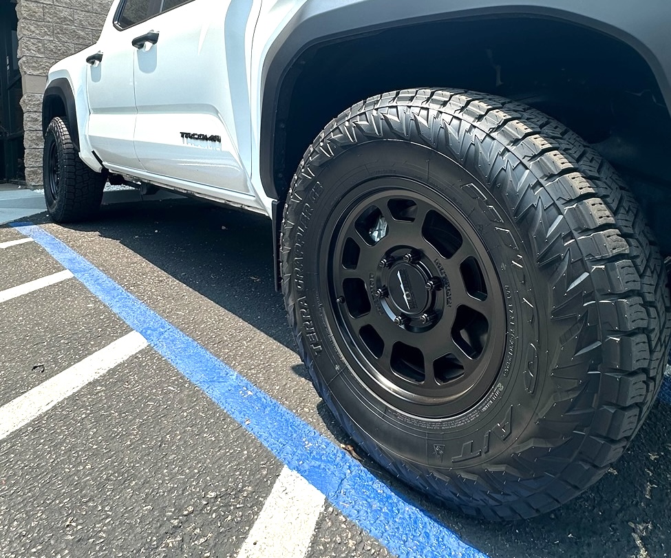 TRD OR on Method 705 (+35 offset) and Nitto G3 tires (285/70/17) on ...